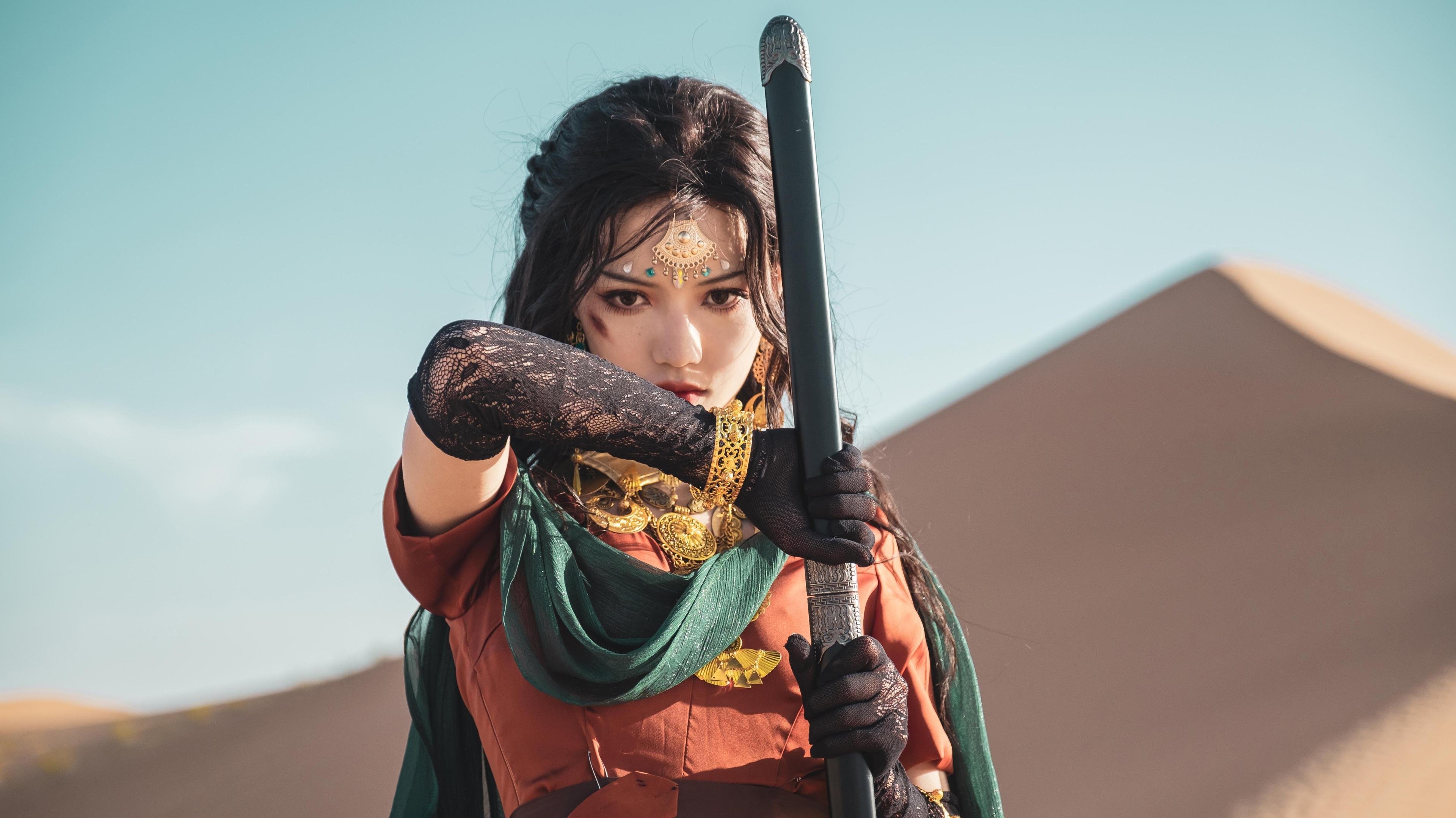 里昂保持高位站位压缩对方进攻空间,里昂战术